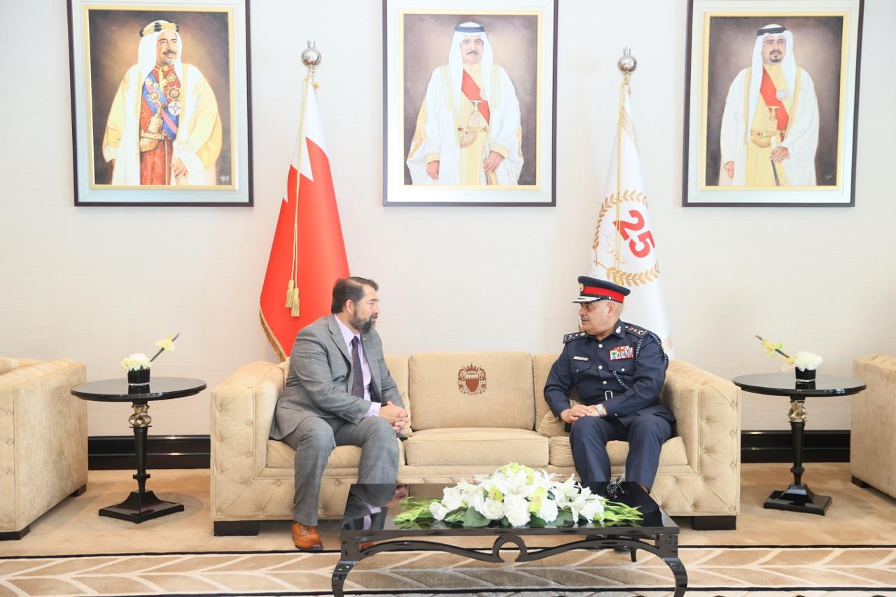 رئيس الأمن العام يستقبل مدير خدمة التحقيقات الجنائية بالبحرية الأمريكية<